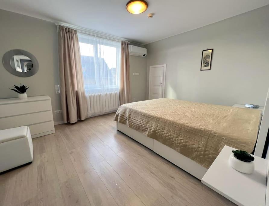 Kotedzas Nuomai - Retro 70, Siauliai Apartment Ngoại thất bức ảnh
